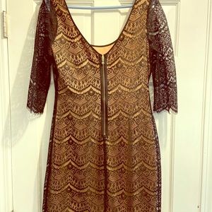 Guess lace overlay 3/4 sleeve u- neck dress